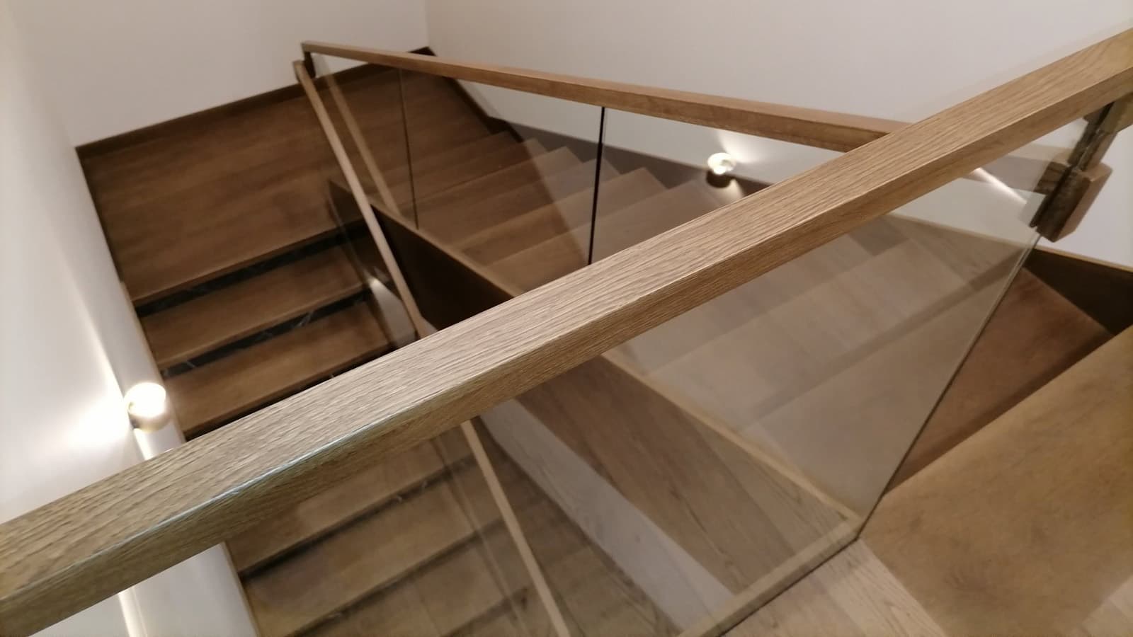 Стеклянное ограждение лестницы