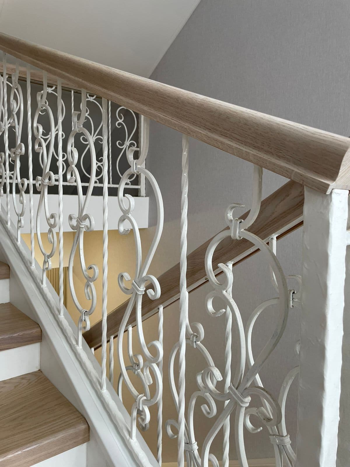 Ограждение лестницы после разворота на площадке