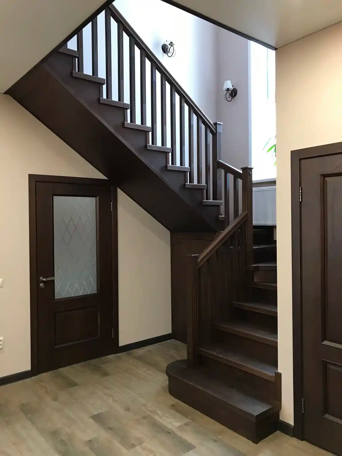 Лестница на закрытом металлокаркасе