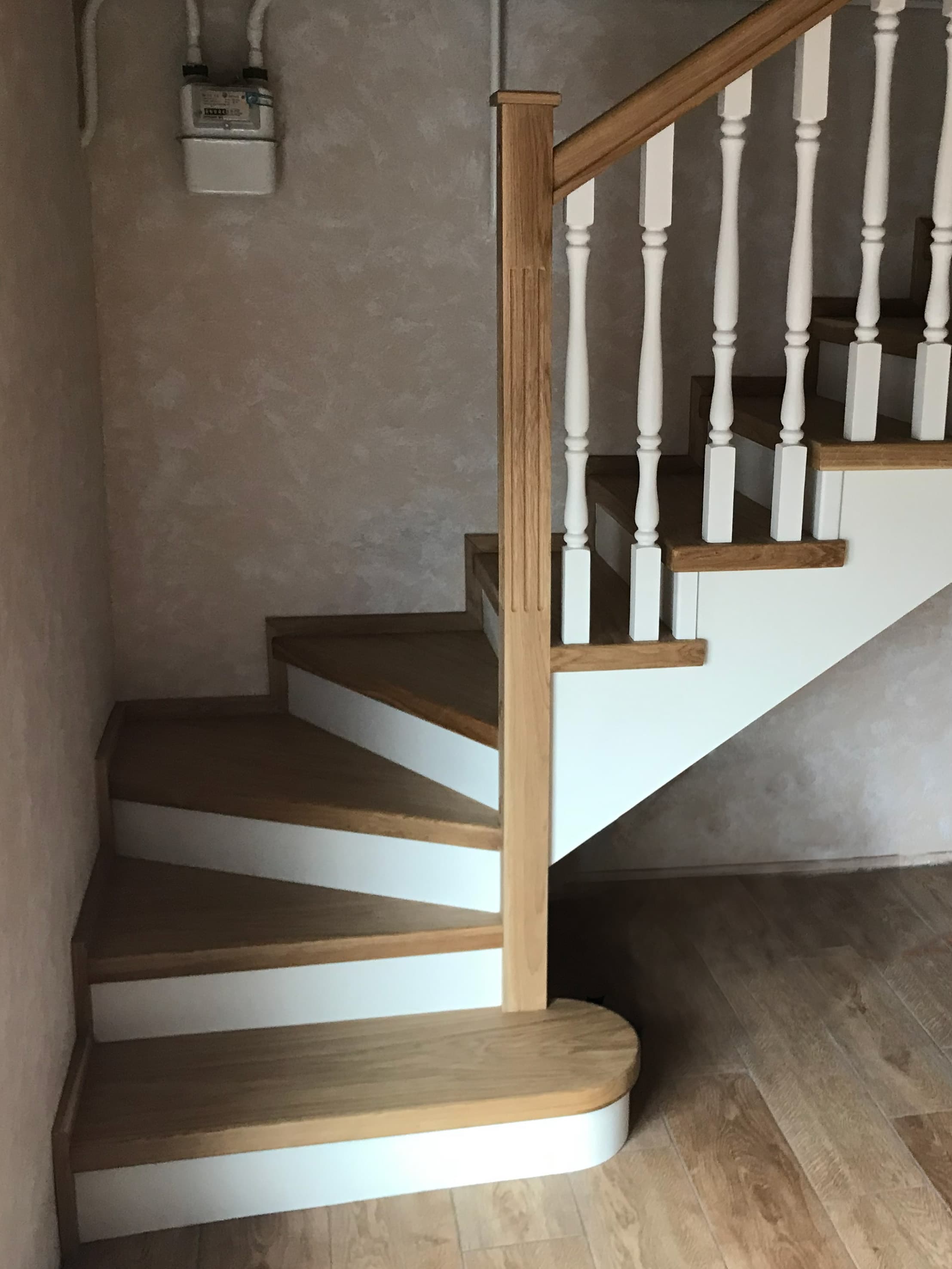 Стильная лестница на мансарду